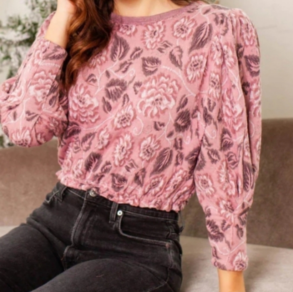 Free People No Ordinary Unique Texture Top features Flirty Floral Print Size XS